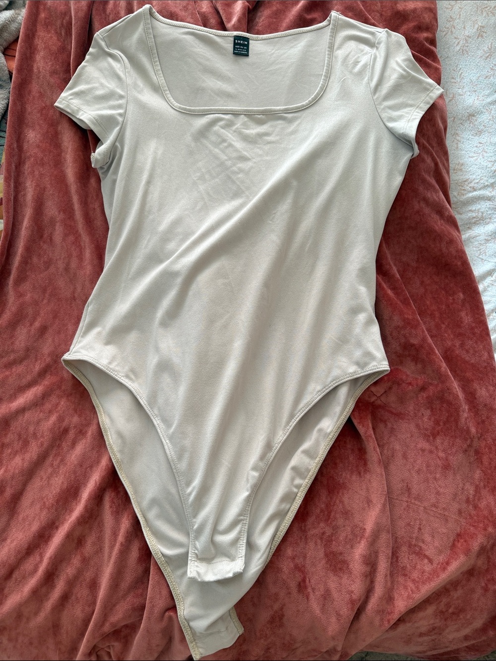 SHEIN Cream Short Sleeve Scoop Neck Bodysuit